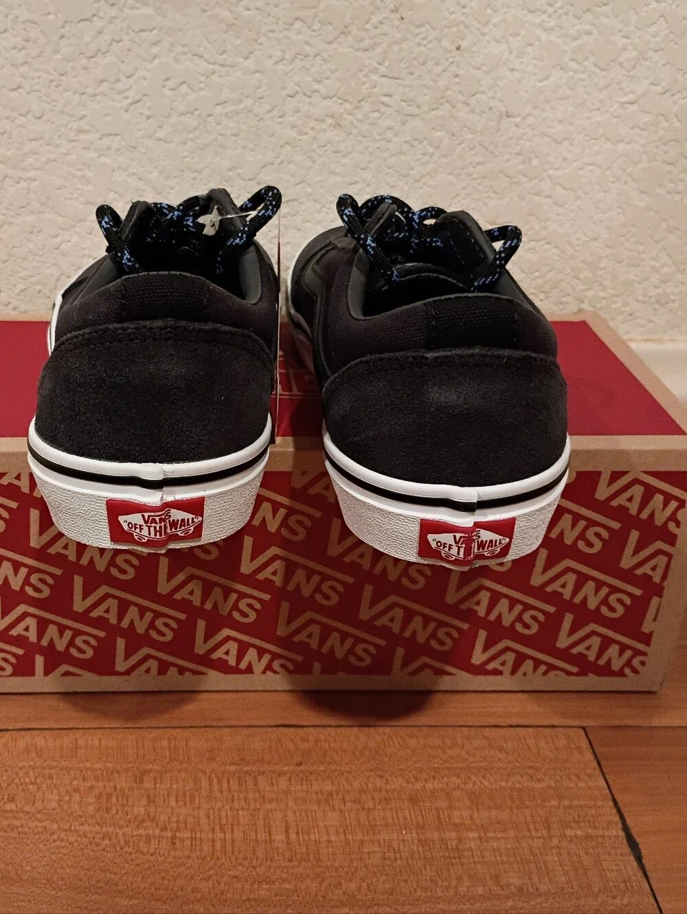 Vans - Picture 4 of 4